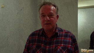 Užijte si Threesome Handjobs and Kissing with Philippe - porno videa na ONE-PORN.COM