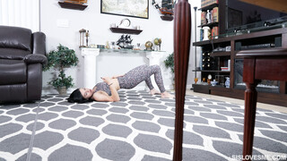 Genießen Sie Family Forbidden Kegel Workout - Stepsis in Action - Pornovideos auf ONE-PORN.COM