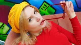 Goditi Feel the Rainbow with Blonde Teen - video porno su ONE-PORN.COM