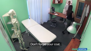 Ciesz się Doctor Performs Medical Exam, Then Fucks - filmy porno na ONE-PORN.COM