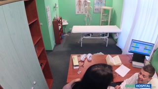 Genießen Sie Portuguese Pussy in Medical Office - Pornovideos auf ONE-PORN.COM