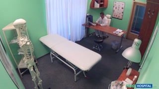 Goditi Hot Doctor Fucks Russian Girl in Uniform POV - video porno su ONE-PORN.COM
