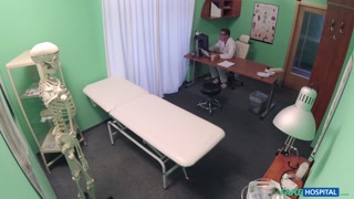 Goditi Blonde MILF Fucks Doctor in Missionary Position - video porno su ONE-PORN.COM