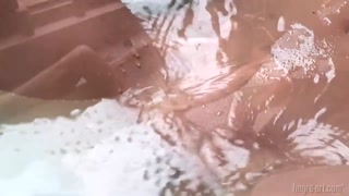Aproveite Blonde Yanna’s Hot Water Fun - vídeos pornô no ONE-PORN.COM