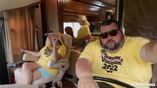 Goditi Outdoor POV with Pierced and Tattooed - video porno su ONE-PORN.COM