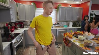Geniet van Double Blowjob And Cumshot For POV Video - pornovideo's op ONE-PORN.COM