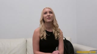 Užijte si Blonde gets missionary fuck on desk - porno videa na ONE-PORN.COM