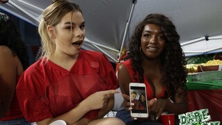 Goditi Sexy Dorm Room Party - video porno su ONE-PORN.COM
