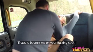 Goditi Lucky Guy Fucks Lost Cabbie in Doggystyle - video porno su ONE-PORN.COM