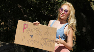 Nikmati  Teenage Hippies Rule the Scene  - video porno di ONE-PORN.COM