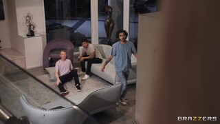 Nikmati Two Guys Destroy Blonde Barbie - Rough Threesome - video porno di ONE-PORN.COM