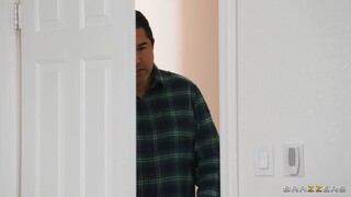 Насолоджуйтесь Blonde Bombshell Gets Big Cock and Spanking - порно відео на ONE-PORN.COM