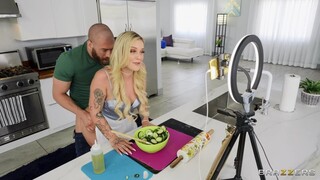 Aproveite Oiled Up Kali Takes Xander's Cock - vídeos pornô no ONE-PORN.COM