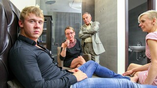 Nikmati Gunther's Hardcore Play - video porno di ONE-PORN.COM