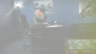 Nikmati Facial for the Brunette - video porno di ONE-PORN.COM