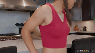 享受 Stuck Slut Sucks MILF's Strap-on - ONE-PORN.COM 上的色情视频