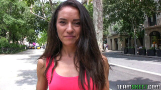 Nikmati Petite Minor Engages in Outdoor Sex - video porno di ONE-PORN.COM