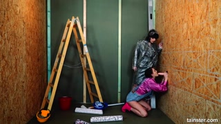 Goditi Gloryhole Surprise: Brunette Gets a Slime Dose - video porno su ONE-PORN.COM