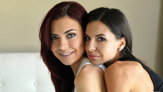 Nikmati Lesbian Threesome with a Toy - Milana & Sabina Go Wild - video porno di ONE-PORN.COM