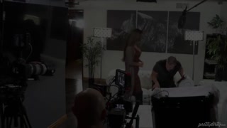 Goditi Behind The Scenes With Big Tits Brunette Reena Sky - video porno su ONE-PORN.COM