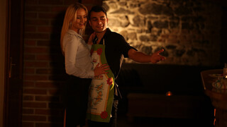 Nikmati Cayla Lyons MILF Shows Nick Vargas The Perfect Husband Skills - video porno di ONE-PORN.COM