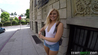 Nikmati Teen Slut Gets Paid to Model - Hardcore Pickup Scene - video porno di ONE-PORN.COM