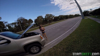 Nikmati Ashley Gets Towed - Teen Money Shot - video porno di ONE-PORN.COM