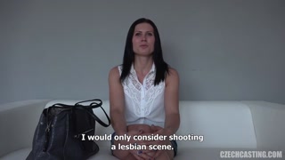 Nikmati Teasing Brunette Jana in Hot Casting - video porno di ONE-PORN.COM