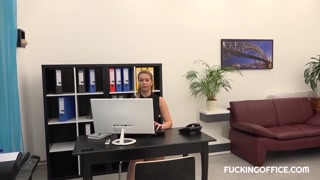 Goditi Blonde Office Slut Nikky Dream Loves Deep Throating - video porno su ONE-PORN.COM