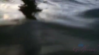 Ciesz się Jamie Marleigh's big ass bouncing in the ocean - POV close-up - filmy porno na ONE-PORN.COM