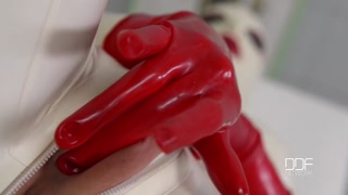 Solo Latex Goddess Lucy Masturbates Hard with Toys 즐기기 - ONE-PORN.COM의 포르노 비디오