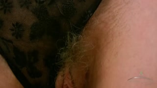 Disfruta de Trish the blonde MILF with a thick bush masturbates - videos porno en ONE-PORN.COM
