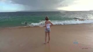 Ciesz się Athena Faris - Blonde GF Fingered POV in Hawaii - filmy porno na ONE-PORN.COM