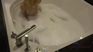Ciesz się Haley Reed Shows Off Tattoos in Shower POV - filmy porno na ONE-PORN.COM