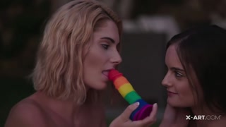 Nikmati Wild Lesbian Action with Rainbow Dildo - Lolita Lust - video porno di ONE-PORN.COM