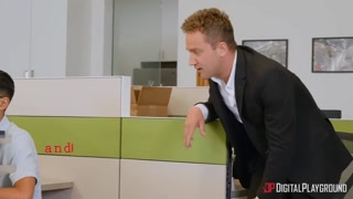 Nikmati Hot Co-Worker Spread for Anal Pleasure - video porno di ONE-PORN.COM