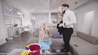 Goditi Blonde MILF Maid Casca Akashova with Big Ass - video porno su ONE-PORN.COM