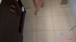 Njut av Naughty Blonde Lilly Ford Plays with Herself - Wet Shower Action - porrvideor på ONE-PORN.COM