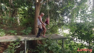 Profitez de Open Air Anal On A Swing By The Water - vidéos porno sur ONE-PORN.COM