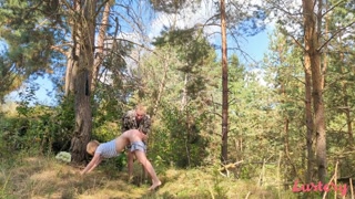享受 Rainbow Hair, Tattoos, and Paddle Spanks - ONE-PORN.COM 上的色情视频