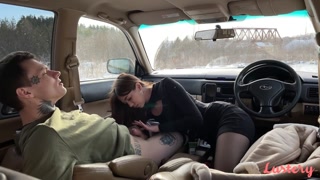 Nikmati Lera Moans in Car While Igor Fucks Her - video porno di ONE-PORN.COM