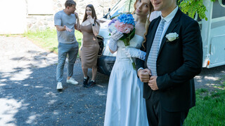 Polly Young Hardcore Fucked by Stranger on Wedding Day का आनंद लें - ONE-PORN.COM पर पोर्न वीडियो