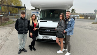 Olivia Sparkle, Jennifer Mendez, Charlie Dean: Outdoor BangVan Hookup With Oral and Hardcore का आनंद लें - ONE-PORN.COM पर पोर्न वीडियो