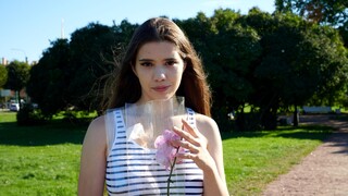 Nikmati European Lesbians Fingering in the Park - video porno di ONE-PORN.COM
