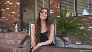 Nikmati Slut Tears: Arielle Faye's First Hardcore Anal - video porno di ONE-PORN.COM