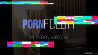 Disfruta de Cherry Candle takes a hard pounding from Ryan Madison - videos porno en ONE-PORN.COM