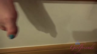 Goditi Emma Evins Morning Pissing & Fingering - Fetish POV - video porno su ONE-PORN.COM