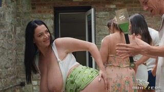 Goditi Couples BBQ Fantasy - video porno su ONE-PORN.COM