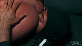 Geniet van Short Hair Shemale Sits on Face - pornovideo's op ONE-PORN.COM