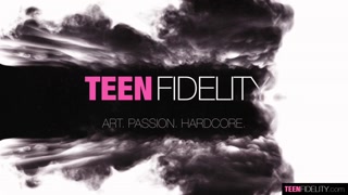 Freckled teen gets deep hardcore from Ryan का आनंद लें - ONE-PORN.COM पर पोर्न वीडियो